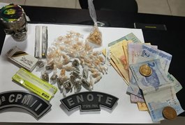 Abordagem da PM a motocicletas termina em flagrante de tráfico em Coruripe