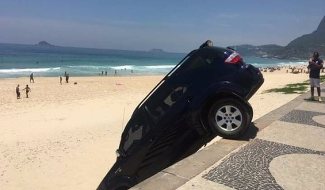 Carro de filho de Marcello Novaes e Letícia Spiller cai em praia do Rio