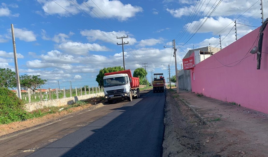 Moradores do Verdes Campos e Guaribas são beneficiados com pavimentação