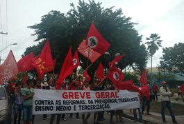 Vídeo. Movimentos sociais realizam manifestação no Centro de Arapiraca