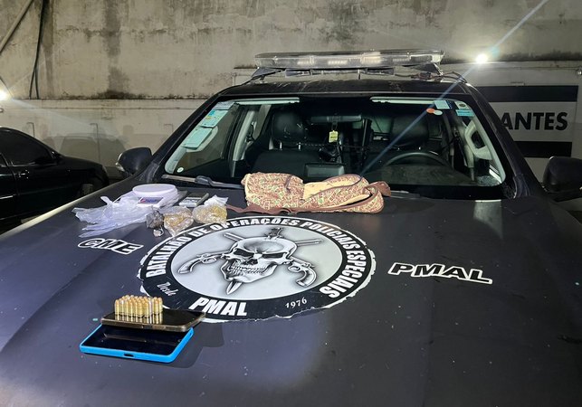 BOPE prende mulher por tráfico de drogas e apreende munições no Benedito Bentes