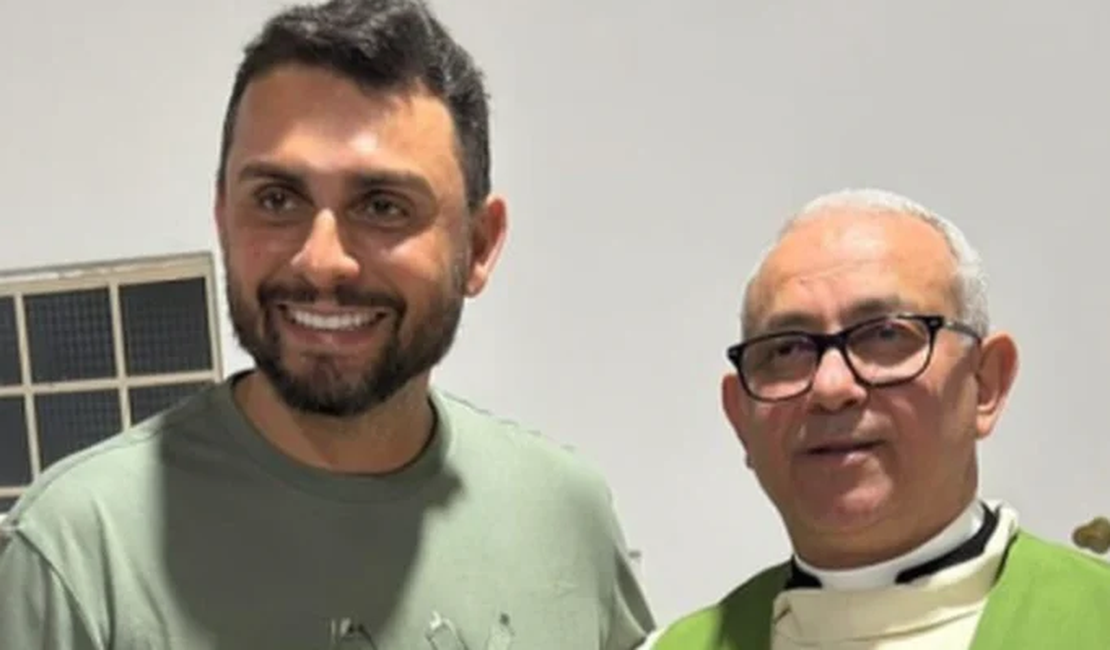 Mano Walter visita capela na zona rural de Delmiro Gouveia: 'Homem simples que não esquece suas raízes'