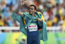 Daniel Martins quebra recorde mundial e fica com o ouro nos 400m