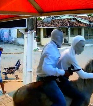 Vídeo. Dupla usa cavalo para assaltar mercado no Litoral de Pernambuco; suspeitos são presos