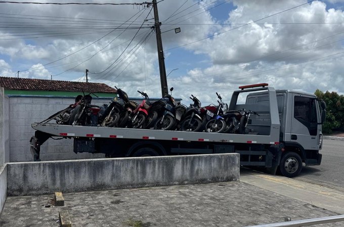 Polícia Civil realiza remoção de veículos apreendidos em Campo Alegre