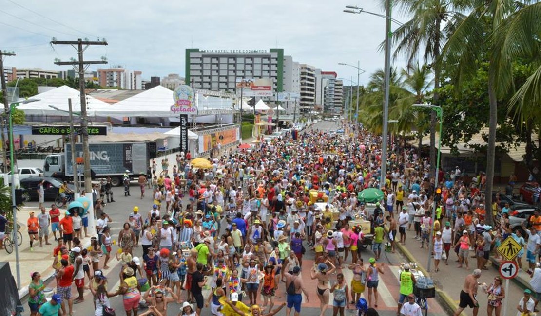 Folia e animação marcam desfile do tradicional bloco da PM neste domingo