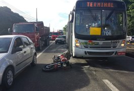 Acidente deixa duas pessoas feridas na BR-104, em Maceió