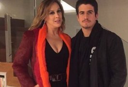 Claudia Raia diz que filho cuida dos negócios dela: ‘Faço tudo que ele manda’
