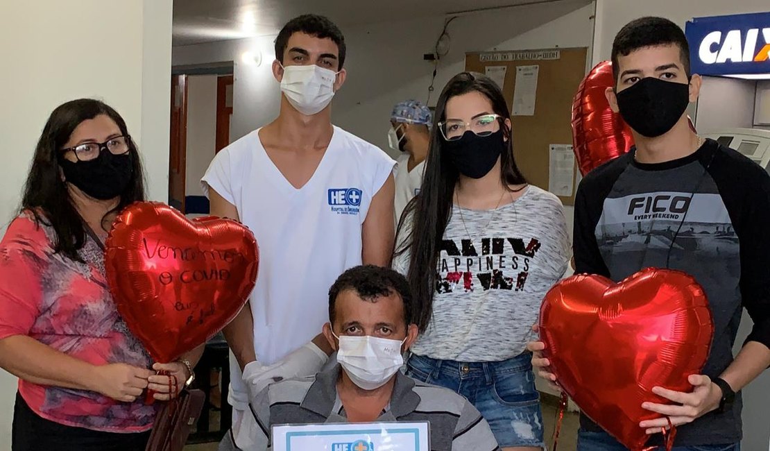 HE de Arapiraca comemora alta de 16 pacientes que venceram a covid-19