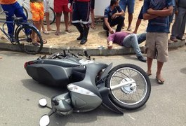 Duas motos colidem em cruzamento e três pessoas ficam feridas em Arapiraca