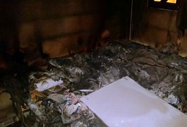 Incêndio destrói vários móveis e parte de residência no Conjunto Cerejeira em Arapiraca