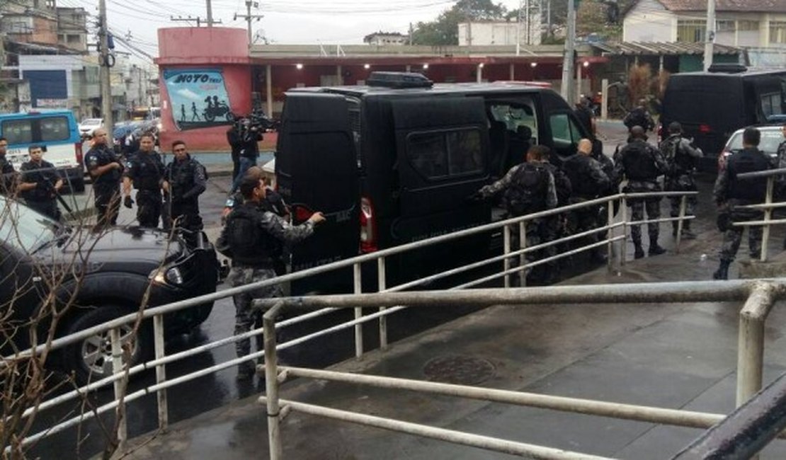 Delegado da Polícia Civil é baleado durante operação no Complexo do Alemão