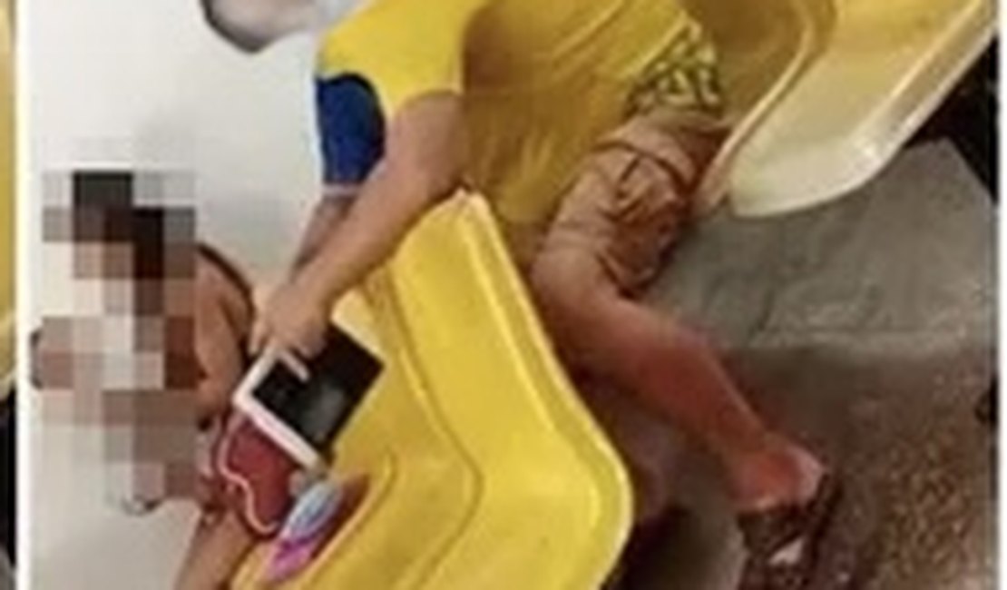 Homem é flagrado se masturbando em fila de vacinação em UBS