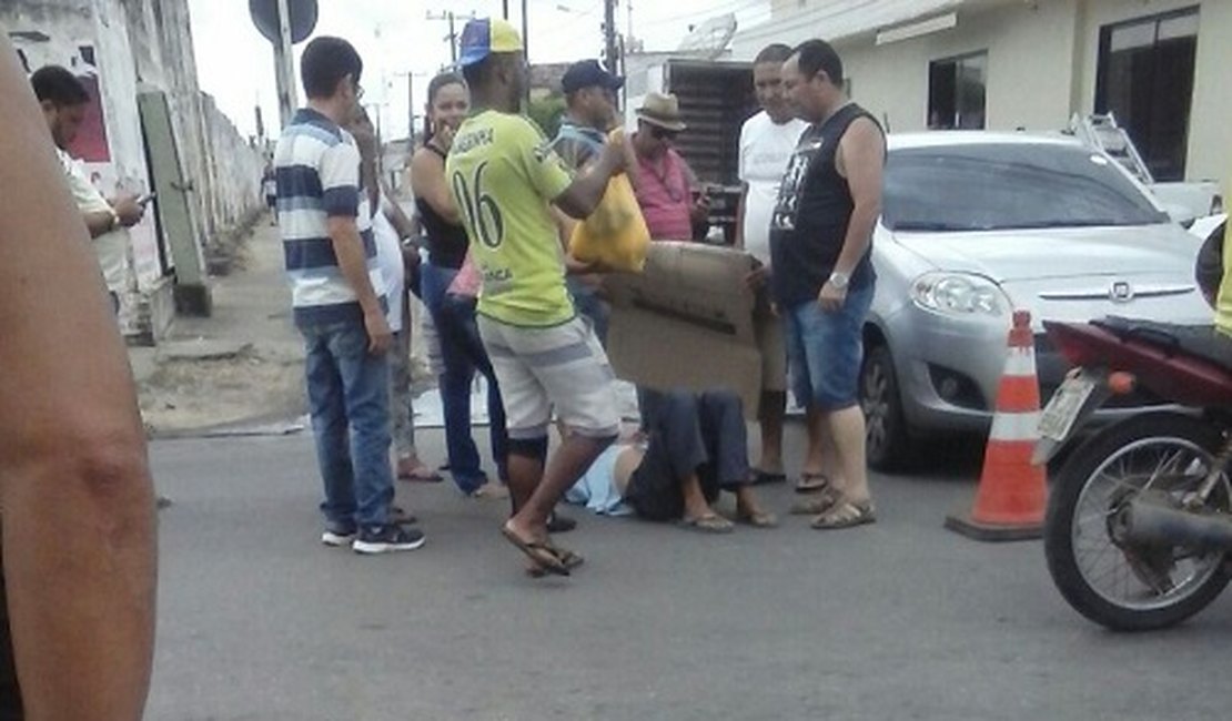 Veículo colide em bicicleta e deixa idoso ferido na Expedicionário Brasileiro, em Arapiraca