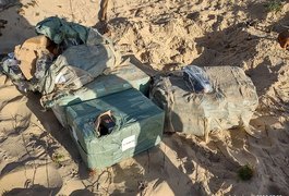 Polícia apreende carga de produtos em balsa abandonada na Foz do Rio São Francisco