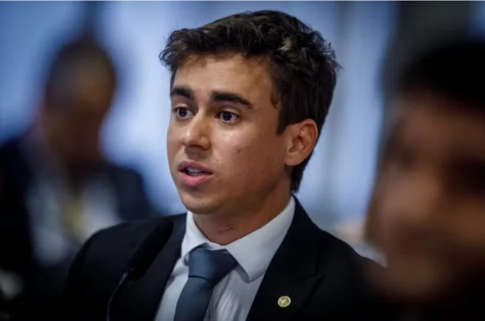 Nikolas Ferreira critica professores na Câmara e defende educação em casa: 'Desconhecidos'