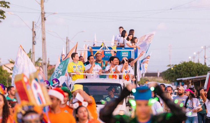 Ao lado de JHC, Rodrigo percorre conjuntos habitacionais de Maceió e anuncia melhorias na educação e na saúde