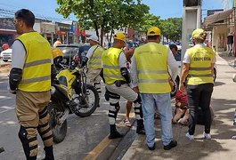 Casal fica ferido em acidente de moto no Benedito Bentes, em Maceió