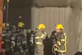 Explosão durante incêndio deixa bombeiros feridos em Sant’Ana do Livramento (RS)