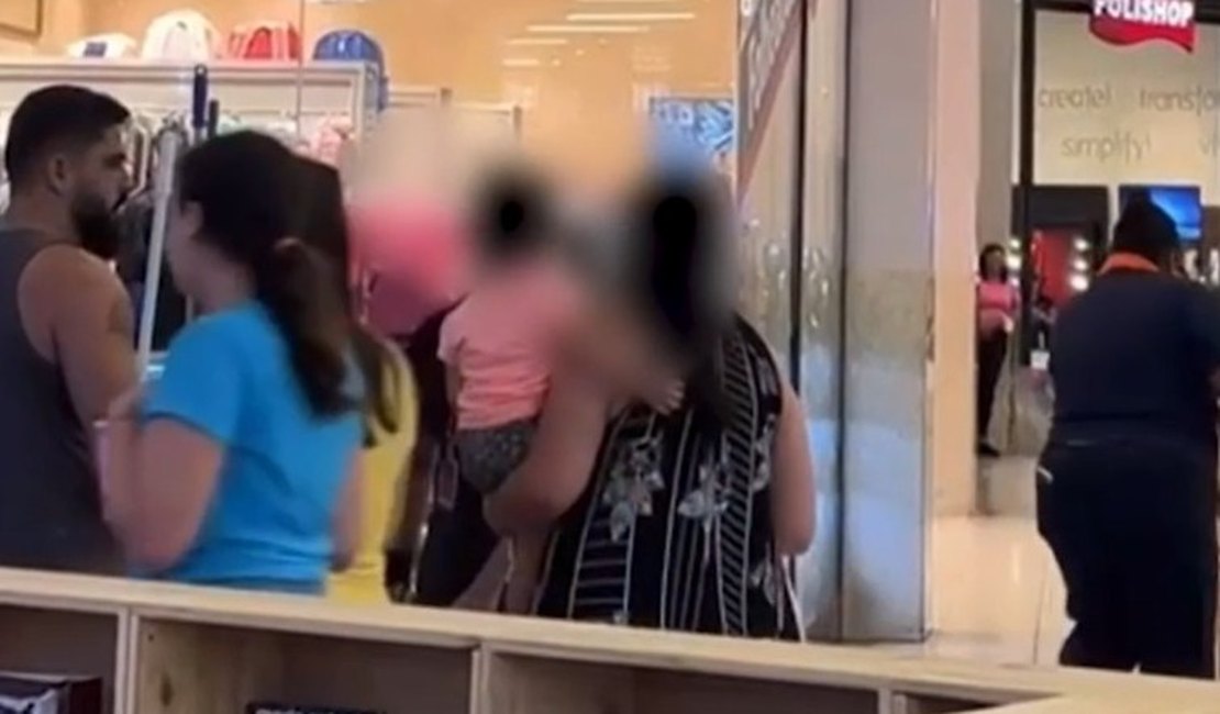 'Coloque-se no seu lugar, palhaça', diz cliente contra auxiliar de limpeza em shopping de Minas Gerais
