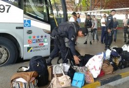 PM apreende drogas durante operação em terminal rodoviário em Maceió