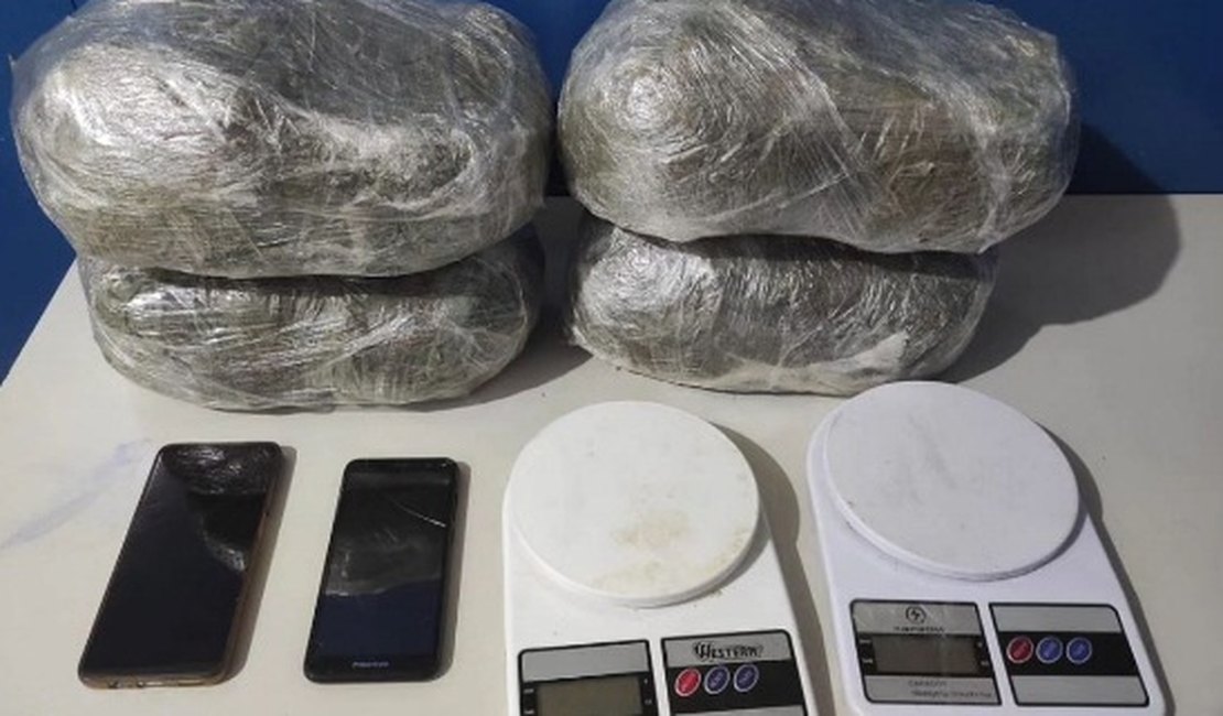 Suspeito é preso ao ser flagrado com drogas no Pontal da Barra