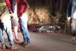 Jovem morre ao colidir moto contra cavalo solto em rodovia no interior de Alagoas