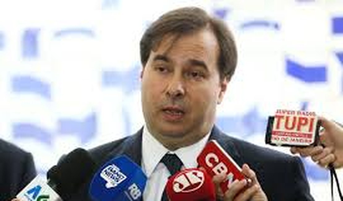 Maia diz que votar impeachment de Temer traria instabilidade política