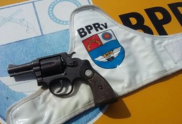 Homem é preso com arma de fogo em transporte alternativo da linha Maceió/Arapiraca