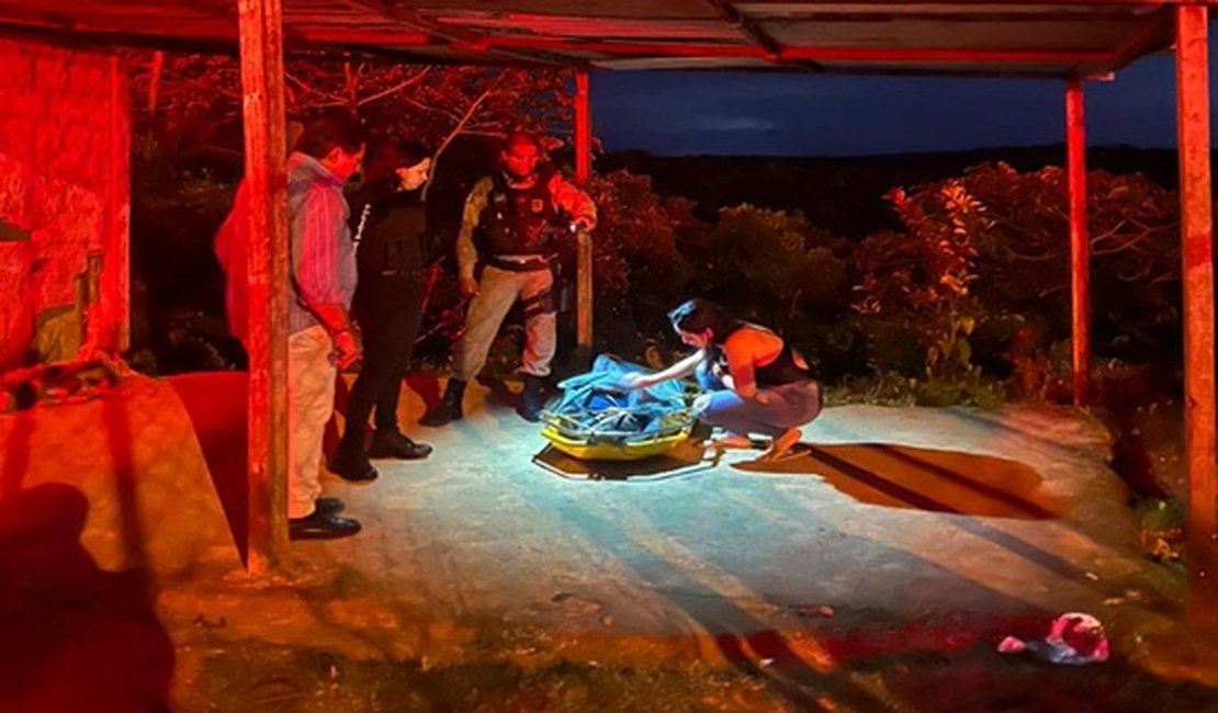 Cadáver é localizado em mata de difícil acesso em Maceió