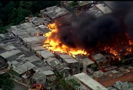 Incêndio atinge 60 barracos em favela de Osasco, na Grande São Paulo