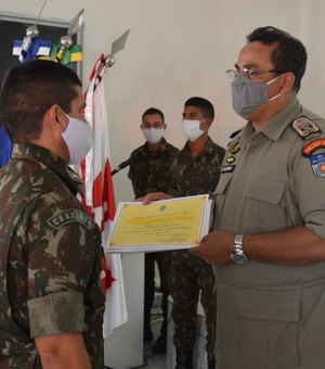 Comandante-Geral da PMAL recebe homenagem do Batalhão do Exército, em Maceió