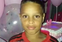 Criança eletrocutada na Praça dos Martírios foi salva com chutes da tia: 'Milagre estar vivo'