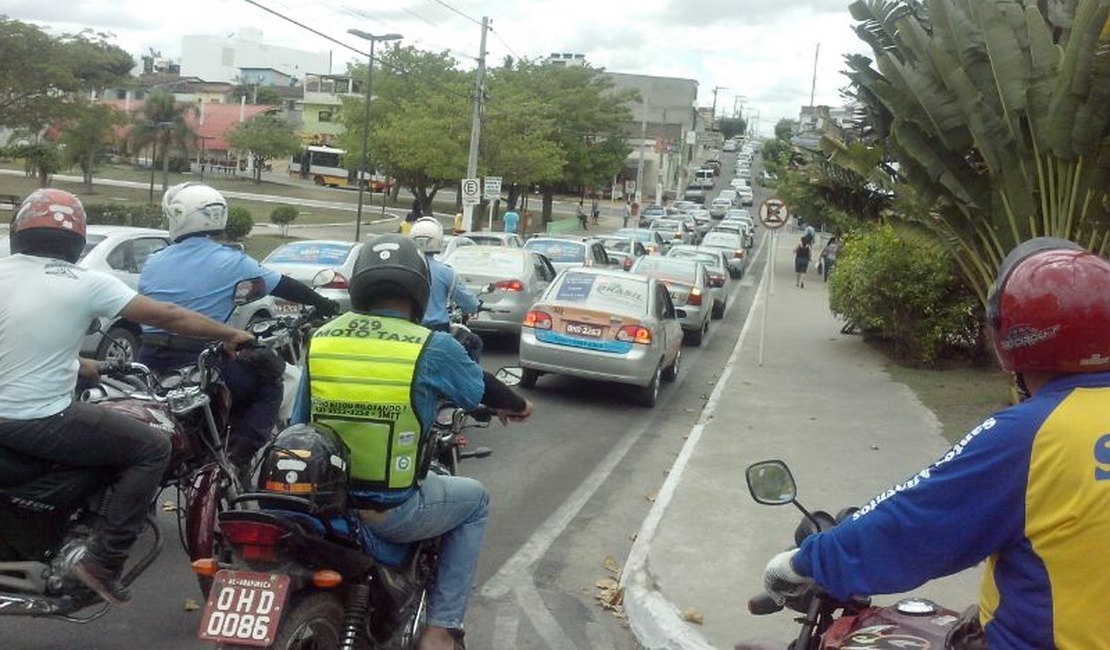 Taxistas realizam protesto em diversas ruas de Arapiraca