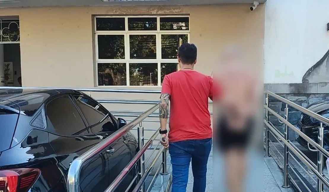 Professor é preso após trocar notas altas por fotos íntimas de alunos