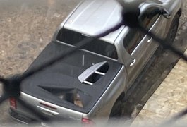 Vídeo. ﻿Dupla criminosa corta capota de carro e furta objetos de veterinário, em Maceió