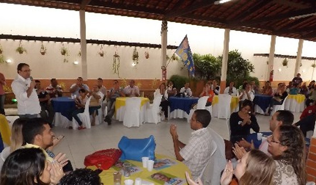 Luciano Barbosa amplia debates com o povo no Agreste