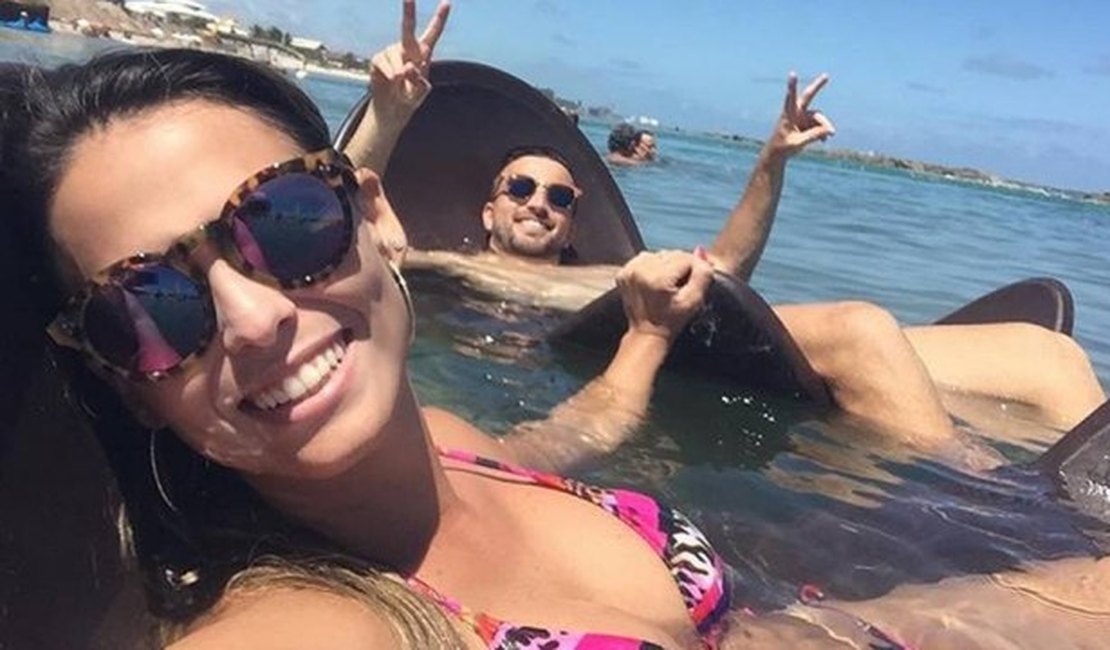 Rafael Longuine curte férias com Aline Lima, filha de Chitãozinho