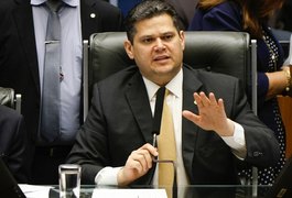 Presidente do Senado sai em defesa de Moraes e cita R$ 130 milhões de 'Dark Horse'