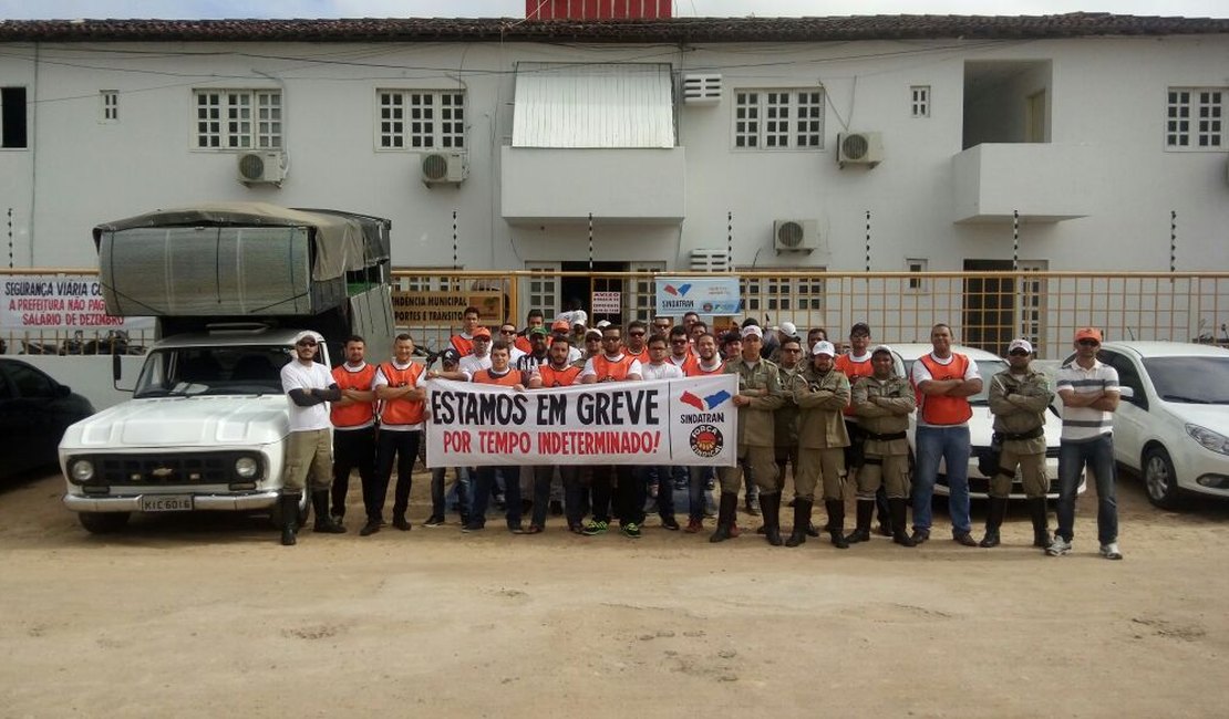 SMTT de Arapiraca entra em greve por tempo indeterminado