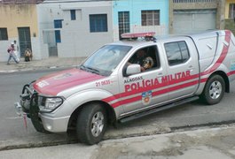 Vítima nega celular a assaltante e leva murro no rosto, em Maceió