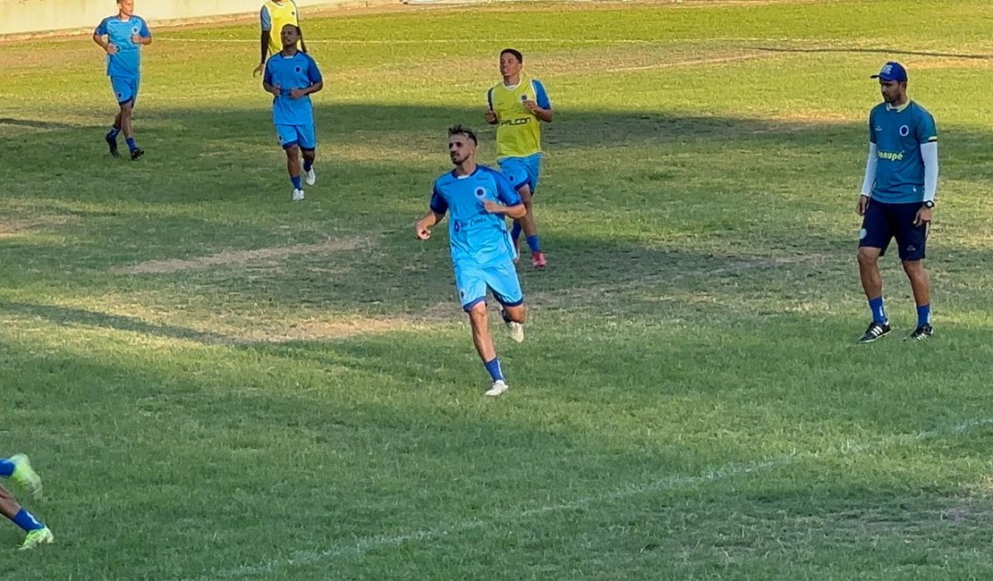 Cruzeiro de Arapiraca divulga lista de relacionados para estreia no Alagoano 2026