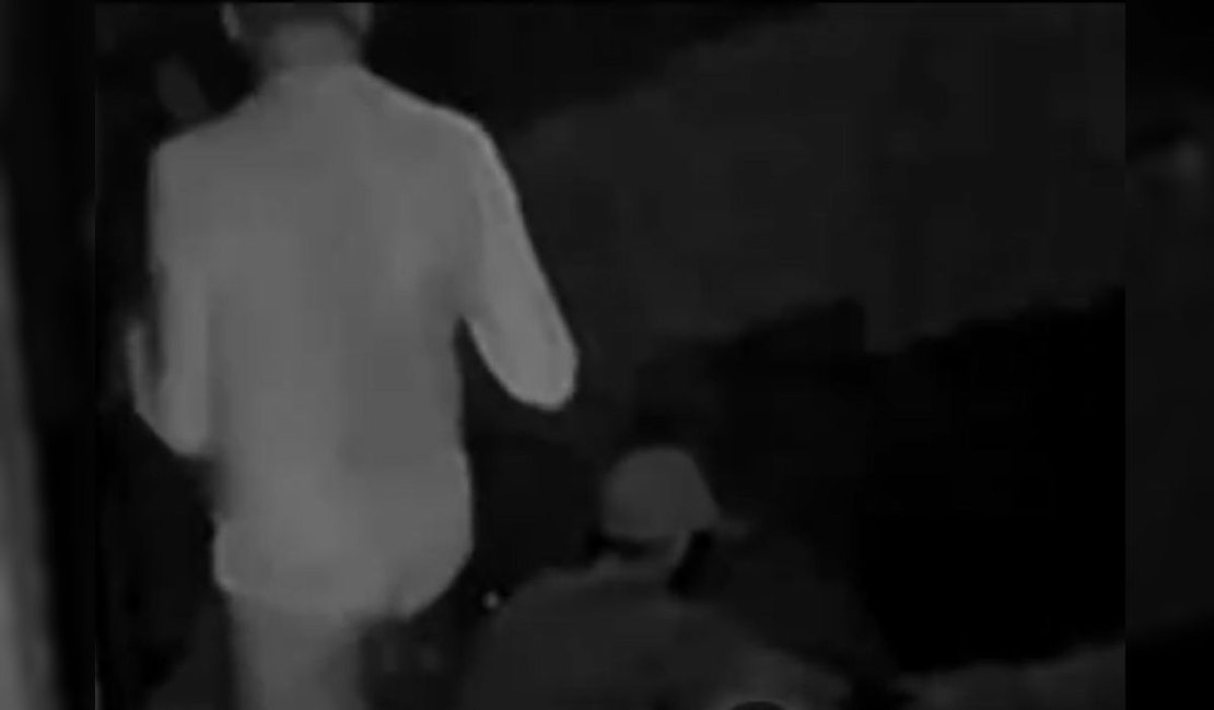 VÍDEO: Pastor de calcinha retoma 'investigações’ e é flagrado com homem em situação de rua