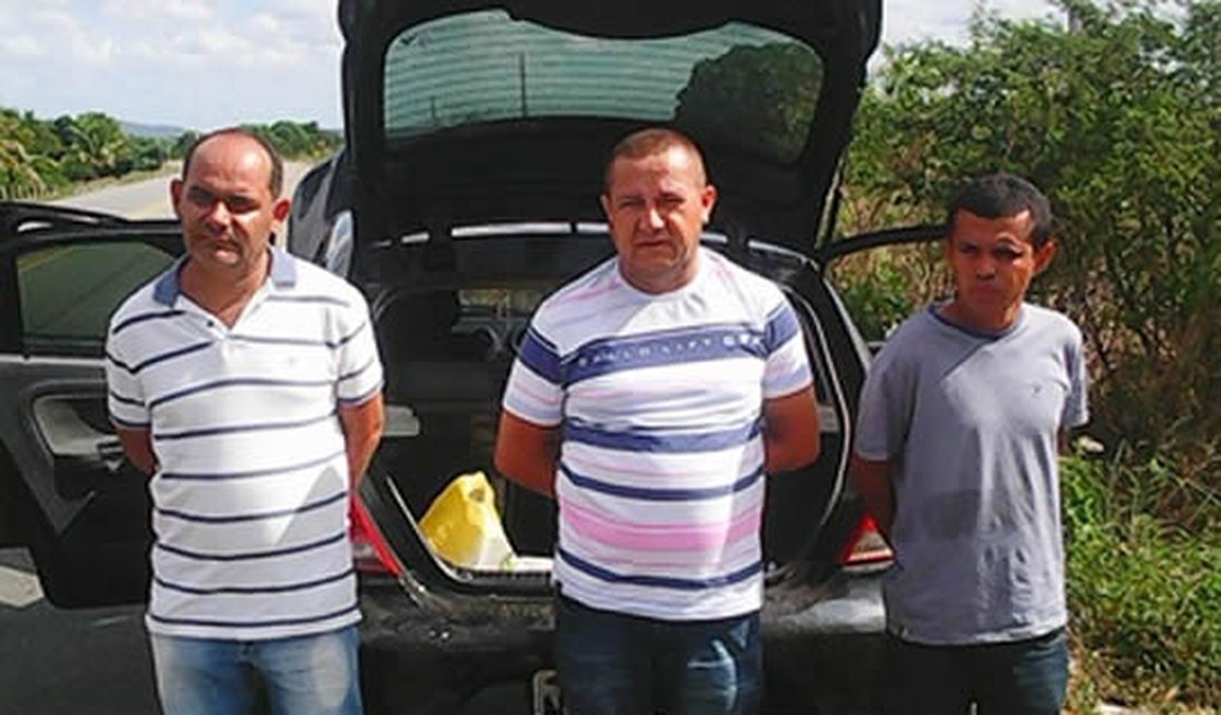 Arapiraquenses são flagrados instalando 'chupa-cabra' em agência bancária de PE