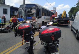 Casal é esmagado e fica ferido gravemente em acidente envolvendo três veículos