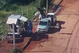 VÍDEO: Ponto de ônibus desaba e ajudante de pedreiro morre esmagado em Goiás