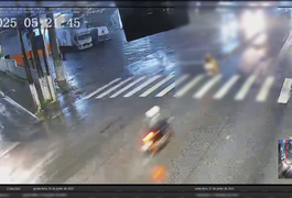 Casal morre após ser atingido por caminhão-baú no Antares, em Maceió; vídeo da SSP mostrou acidente