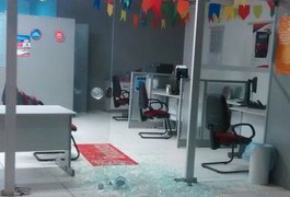 Bandidos invadem agência bancária de São José da Tapera e polícia impede roubo