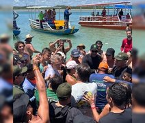 Bolsonaro visita pousada de ex-ministro do turismo em São Miguel dos Milagres