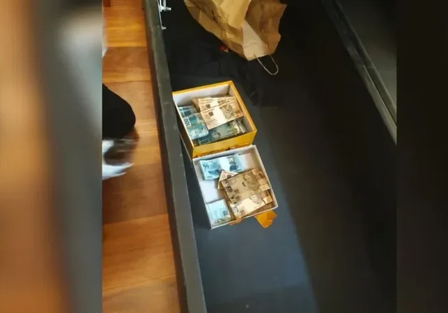 PF apreende R$ 233 mil escondidos sob cama de auditor da Receita Federal